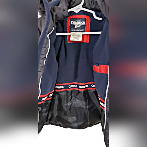 Oshkosh Boys Size 4T Red Winter Jacket - Picture 10 of 13